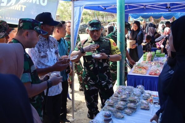 Tim Wasev TMMD 129 Bojonegoro Borong dan Bangkitkan UMKM Lokal