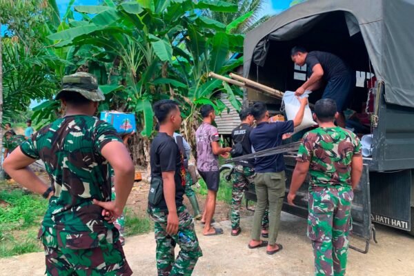 Material Tiba, Satgas TMMD Kodim 1206/Putussibau Langsung Bergerak Dukung Pembangunan Desa