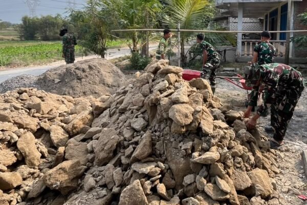 BOJONEGORO, –	 Nuansa gotong royong kental terasa di Dusun Bekatul RT.014 RW.007, Desa Kesongo, Kecamatan Kedungadem, Kabupaten Bojonegoro, Kamis (30/7/2026).
