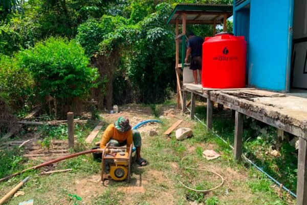 Tahap Finishing Dikebut, Satgas TMMD Pastikan Sumur Bor SMPN 4 Satap Embaloh Hilir Siap Digunakan