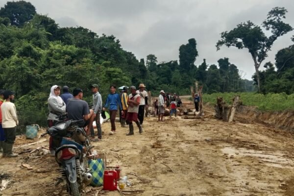 Warga Jadi Kekuatan Utama, Gotong Royong Percepat Sasaran TMMD ke-129 Kodim 1206/Putussibau