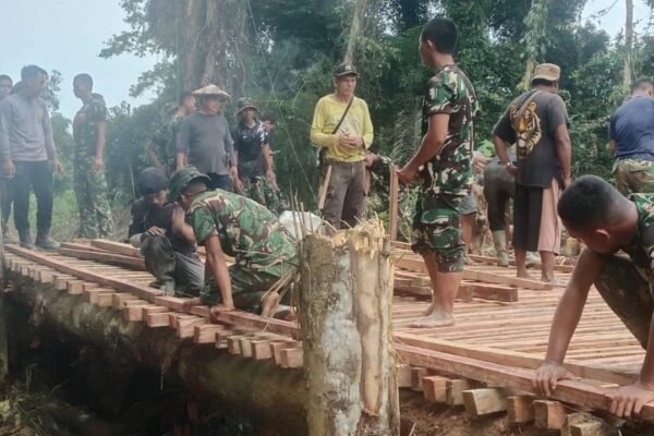 Lebih dari Sekadar Membangun, TMMD ke-129 Kodim 1206/Putussibau Pererat Kemanunggalan TNI dan Rakyat