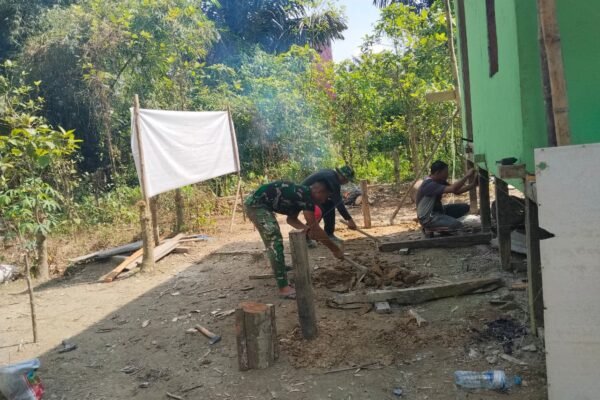 Wajah Baru Rumah Ibu Yustina Atoh Semakin Nyata, Teras RTLH Dikebut Satgas TMMD