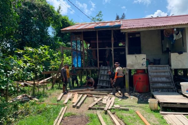 Senyum Dedi Dores Sambut Pembongkaran Rumah, TMMD Buka Jalan Menuju Hunian Layak