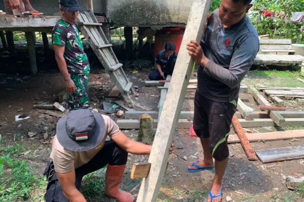 Bukan Sekadar Membongkar Rumah, TMMD Kodim 1206/Putussibau Bangun Harapan Keluarga Dedi Dores