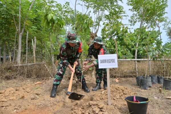 TMMD Ke-129 Kodim 0102/Pidie Ajak Warga Manfaatkan Lahan Produktif Lewat Penanaman Pohon Buah