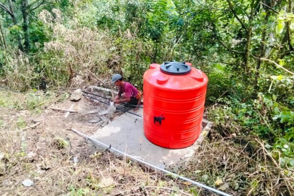 Dukung Ketersediaan Air Bersih, Satgas TMMD Ke-129 Kodim 1407/Bone Bangun Dudukan Tandon di Dusun Pattuku