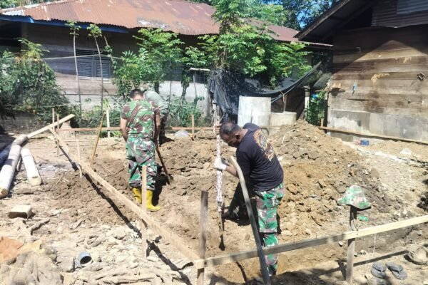 Gotong Royong Satgas TMMD dan Warga Awali Pembangunan RTLH Milik Nyak Ubit