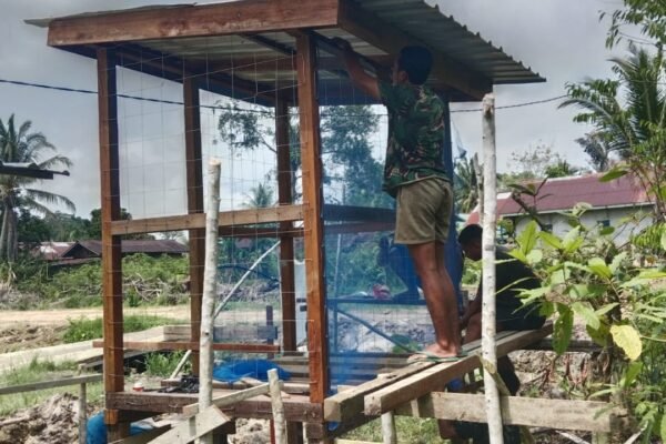 Menuju Finishing, Satgas TMMD Kodim 1206/Putussibau Percepat Pembangunan MCK Masjid Al-Hidayah
