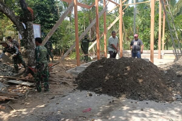 Material Pasir Tiba di Lokasi, Satgas TMMD Ke-129 Kodim 0102/Pidie Kebut Pembangunan RTLH