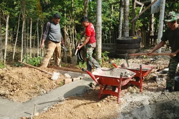 Gotong Royong Satgas TMMD dan Warga Percepat Pembangunan Fasilitas MCK di Desa Lhok Panah