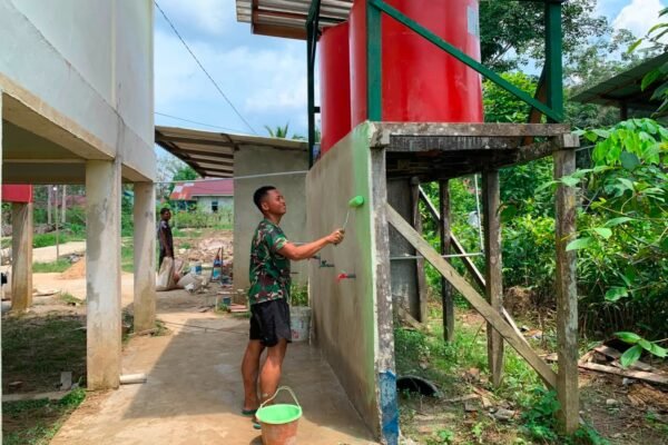 Bukan Sekadar Finishing, Pengecatan Sumur Bor Masjid Al-Hidayah Jadi Penanda Fasilitas Air Bersih Segera Hadir