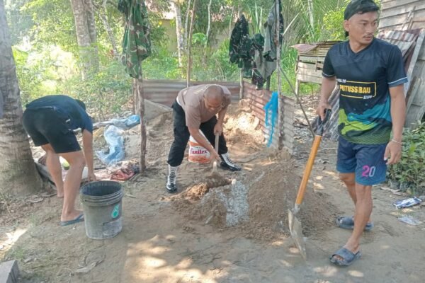 Kejar Target, Satgas TMMD 129 Kodim 1206/Putussibau Percepat Rehabilitasi Rumah Warga