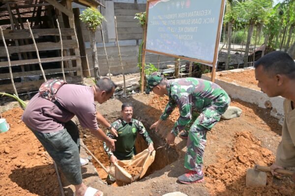 Gotong Royong Satgas TMMD dan Warga Percepat Pengerjaan Septic Tank di Desa Lhok Panah