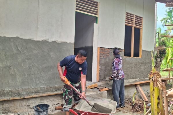 Rehab RTLH Nek Nyak Ubit Masuki Tahap Plester Dinding, Satgas TMMD Optimalkan Kualitas Bangunan