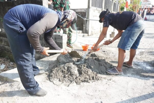 Pengabdian Tanpa Batas: Ketika Sentuhan Tangan Prajurit TMMD Ke-129 Menghidupkan Kembali Mushola Desa Tlemang