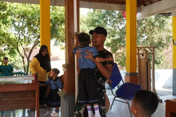 Aksi Humanis Satgas TMMD ke-129 Kodim 0812/Lamongan: Rangkul Balita dan Kader Desa Lewat Posyandu