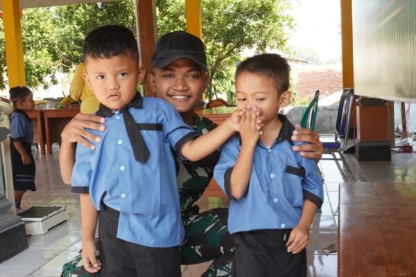 Canda Tawa Anak TK Desa Tlemang Bukti Nyata TNI Menyatu dengan Rakyat