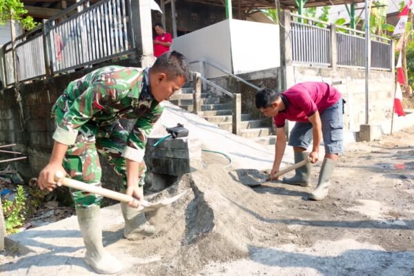 Racikan Pasir dan Semen Terbaik, Sentuhan Satgas TMMD 129 dan Warga Perkokoh Serta Percantik Mushola Desa Tlemang
