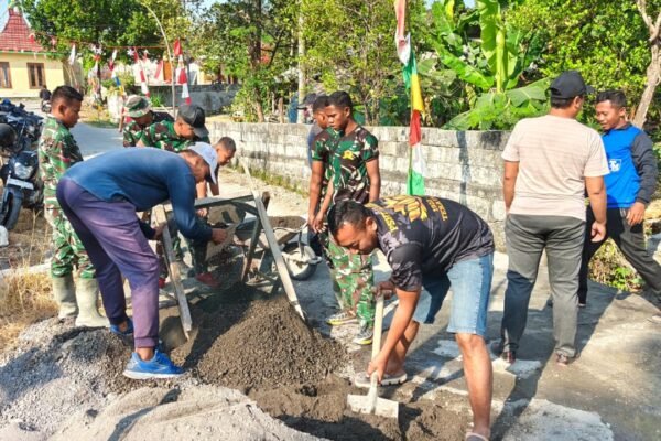 Sentuhan Detail Prajurit, Hasil Ayakan Pasir Halus Jamin Keindahan dan Kokohnya Bangunan TMMD 129 di Desa Tlemang