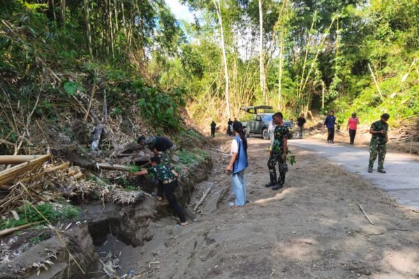 Bukan Sekadar Menanam, Satgas TMMD Bangli Titip Pesan Peduli Lingkungan kepada Warga