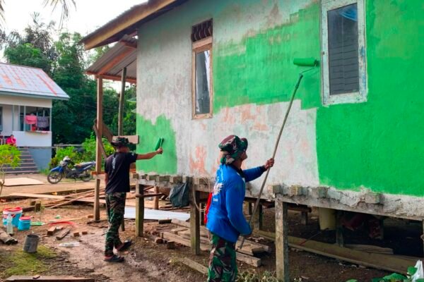 Rehab RTLH Pada Program TMMD Regtas ke-129 Kodim 1206/Psb Titik 1 Telah Siap dan Tampak Memasuki Proses Pengecatan Bagian Luar Bangunan