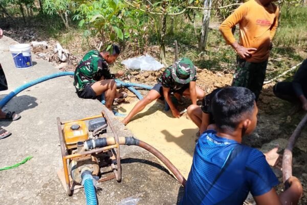TMMD ke-129 Kodim 1206/Putussibau Mulai Bangun Sumur Bor, Warga Desa Ulak Pauk Sambut Gembira