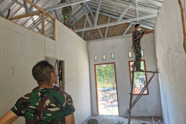 Listrik Terpasang, RTLH Bapak Ardiansyah Kian Siap Dihuni Berkat TMMD Ke-129