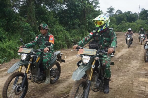 Akselerasi Pembangunan, Dansatgas TMMD ke-129 Kodim 1206/Putussibau Tinjau Langsung Progres di Lapangan