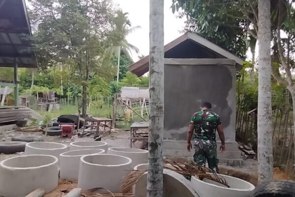 Satgas TMMD dan Warga Percepat Pembangunan MCK Demi Tingkatkan Kesehatan Lingkungan