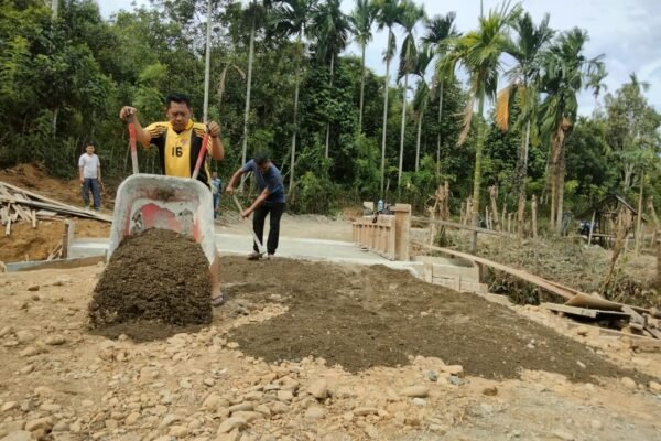 Satgas TMMD Ke-129 Kodim 0102/Pidie Percepat Penyelesaian Oprit Jembatan, Akses Petani Segera Lebih Lancar