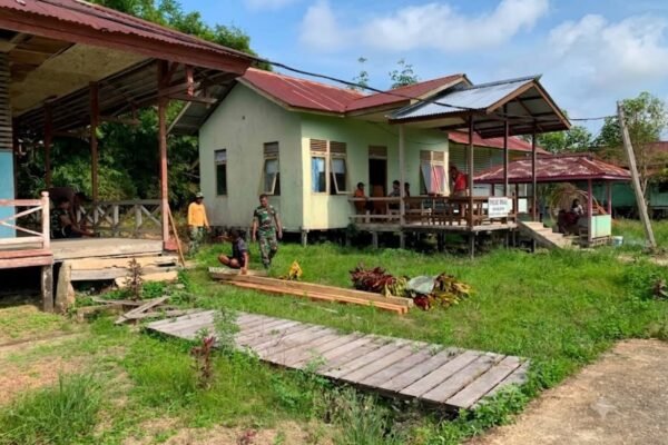 Menuju Sasaran Kedua, Pembuatan Fasilitas MCK pada Program TMMD Regtas Ke-129 Kodim 1206/Putussibau Dimulai di Dekat Posyandu Nirwana Dusun Belatung