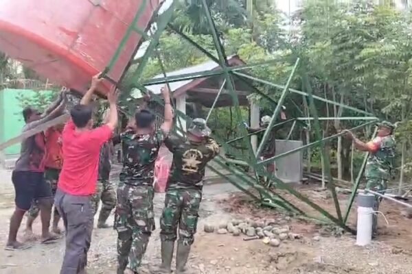 Hari Libur Tetap Mengabdi, Satgas TMMD Ke-129 Wujudkan Fasilitas Air Bersih di Dayah Lhok Panah