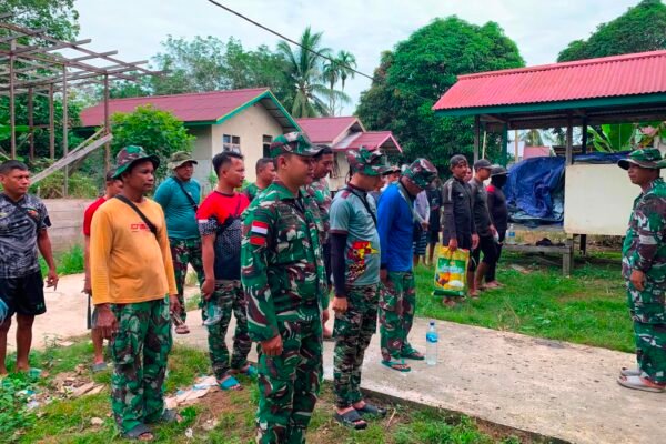 PJ. DANRAMIL 1206-01/EMBALOH HILIR PIMPIN APEL KERJA ANGGOTA SATGAS TMMD KODIM 1206/PUTUSSIBAU BERSAMA MASYARAKAT DESA BELATUNG