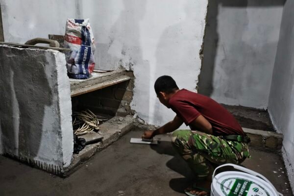Meja Dapur Mulai Dibangun, RTLH Ibu Rodiah Makin Siap Jadi Hunian Nyaman