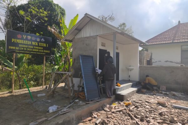 Tahap Akhir, Satgas TMMD Rampungkan Pembuatan MCK Fasum Desa Sekardadi