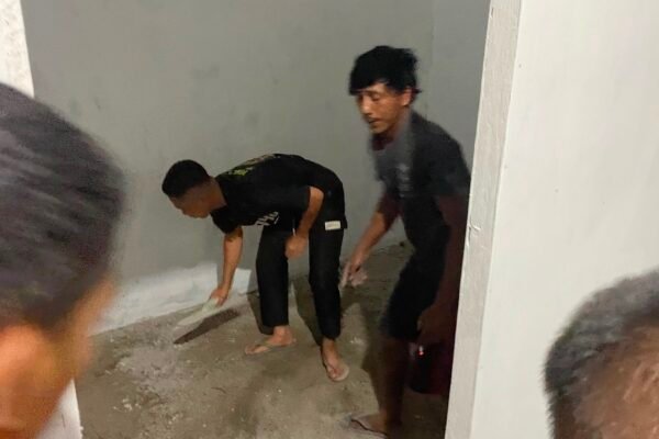 Tak Asal Bangun, Satgas TMMD Bangka Teliti Siapkan Dasar Lantai RTLH Pak Ardiansyah