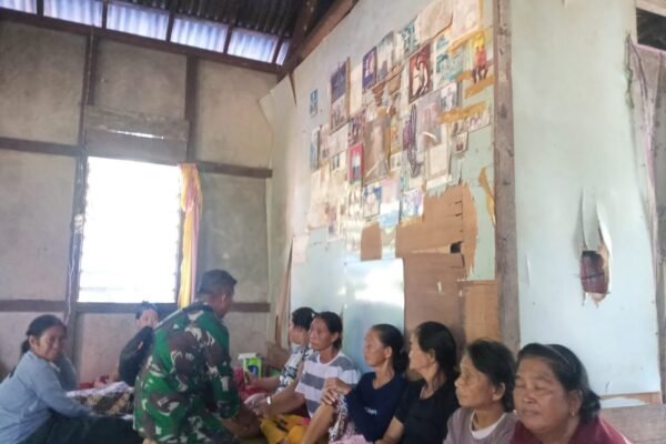 Satgas TMMD Regtas Ke-129 Sampaikan Belasungkawa dan Santunan untuk Keluarga Berduka