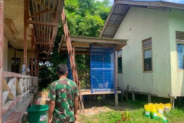 Pembangunan MCK Pada TMMD Regtas ke-129 Kodim 1206/Putussibau Titik Kedua Di Dusun Belatung Mencapai 50 Persen, Kades Belatung Berikan Apresiasi