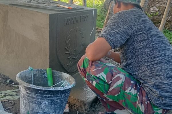 Satgas TMMD ke-129 Kodim 1407/Bone Buat Prasasti di Lokasi RTLH Milik Ibu Rosmina