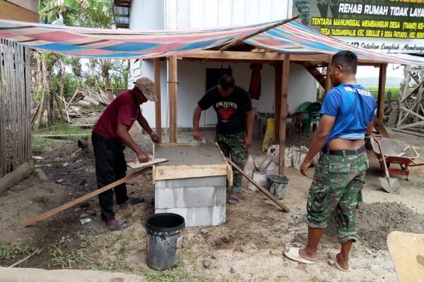 Satgas TMMD ke-129 Kodim 1407/Bone Lanjutkan Pembuatan Prasasti RTLH Ibu Rosnawati