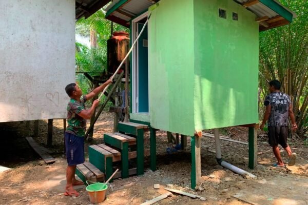 Dukung Lingkungan Bersih dan Sehat, Satgas TMMD Ke-129 Kodim 1206/Putussibau Rampungkan MCK Gereja Santo Fransiskus Xaverius