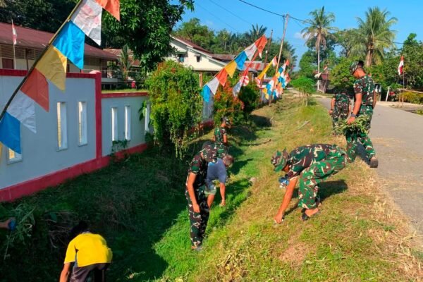 Peduli Kesehatan Warga, Satgas TMMD Ke-129 Kodim 1206/Putussibau Ajak Masyarakat Jaga Kebersihan Lingkungan