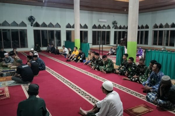 Satgas TMMD ke-129 Kodim 1407/Bone Bersama Warga Gelar Doa Bersama di Masjid Jami’ Nurul Huda