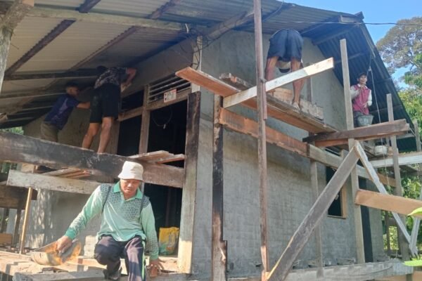 Kejar Target TMMD, Satgas Kodim 1206/Putussibau Percepat Rehabilitasi Rumah Tidak Layak Huni