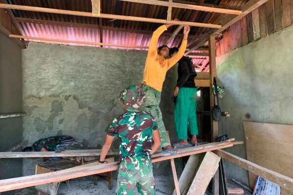 Dari Rumah Tak Layak Jadi Hunian Nyaman, Satgas TMMD ke-129 Kodim 1206/Putussibau Berikan Harapan Baru bagi Warga