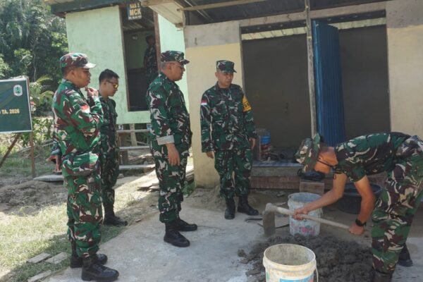 Pastikan Pekerjaan Sesuai Target, Brigjen TNI Aldrin Ali Bahasoan Cek Langsung Progres TMMD Ke-129 Putussibau