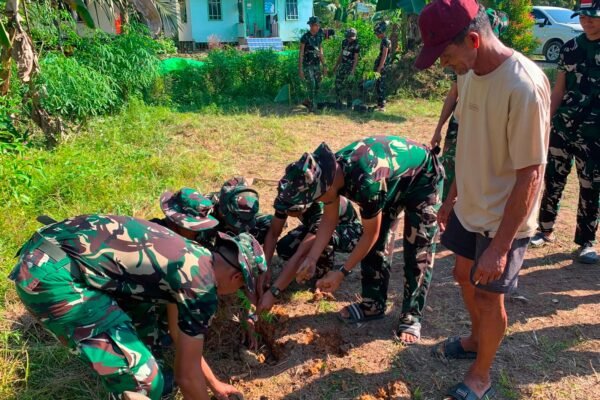 Bahunya TNI dan Warga, Penanaman Pete-Jengkol Jadi Bukti Kuatnya Gotong Royong di Desa Ulak Pauk