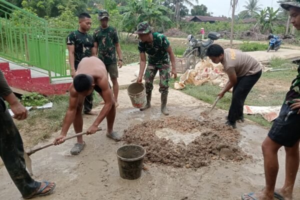 Dukung Kebutuhan Air Bersih Warga, Satgas TMMD ke-129 Kodim 1206/Putussibau Kokohkan Tandon Air
