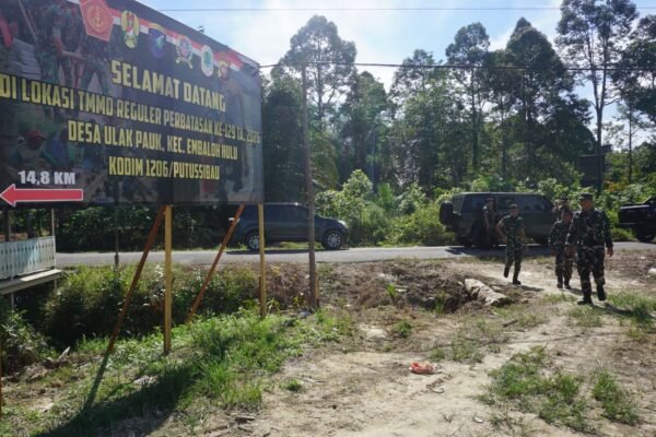 Danrem 121/Abw Pererat Kemanunggalan TNI-Rakyat Lewat Tali Asih di Ulak Pauk